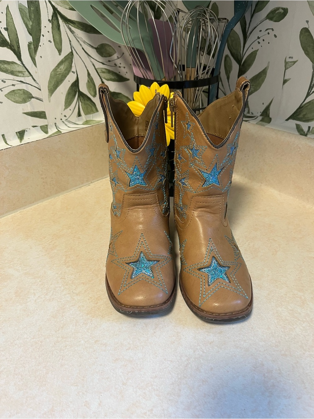 Tan Western Star Embroidered Cowboy Boots with Turquoise Stars Size 11